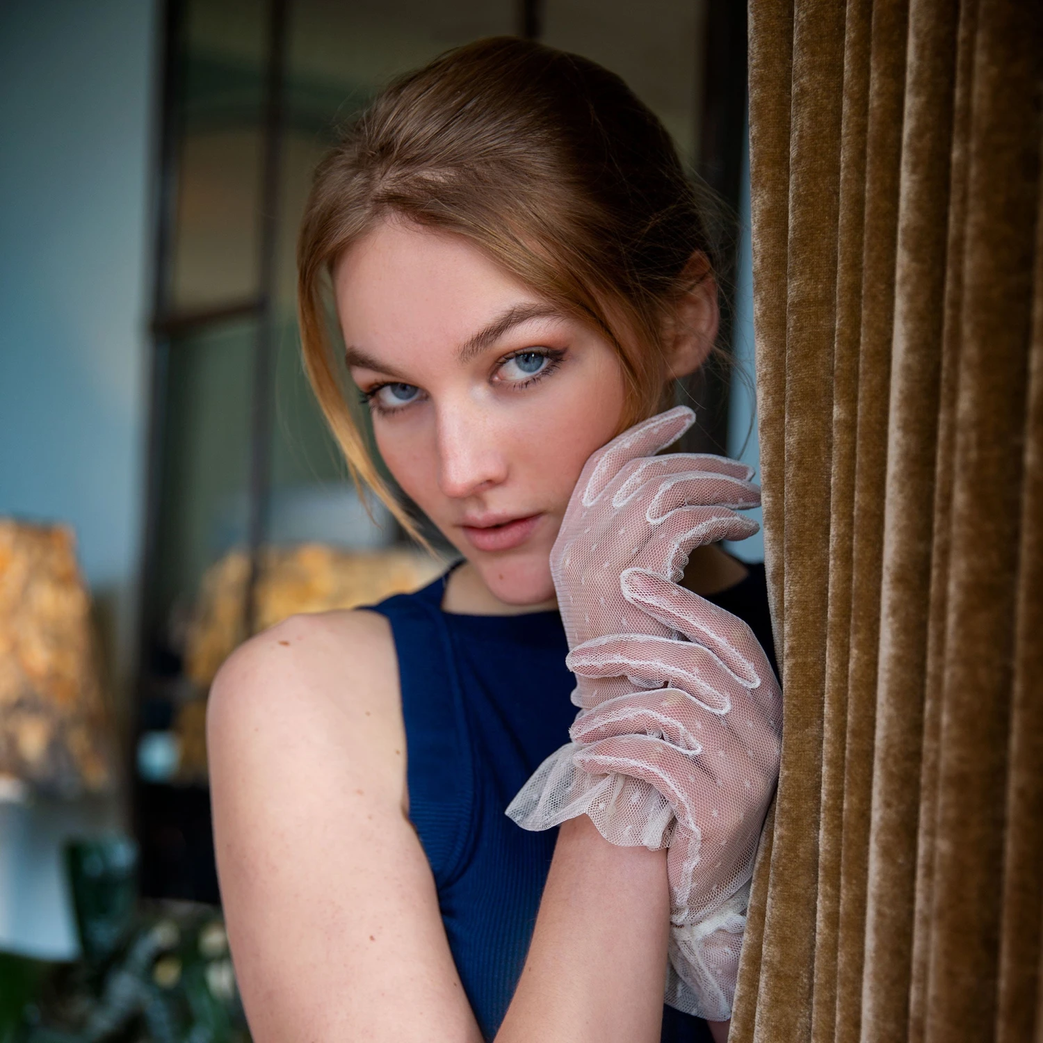 Women’s Tulle Gloves With Frilled Cuff - Image 5