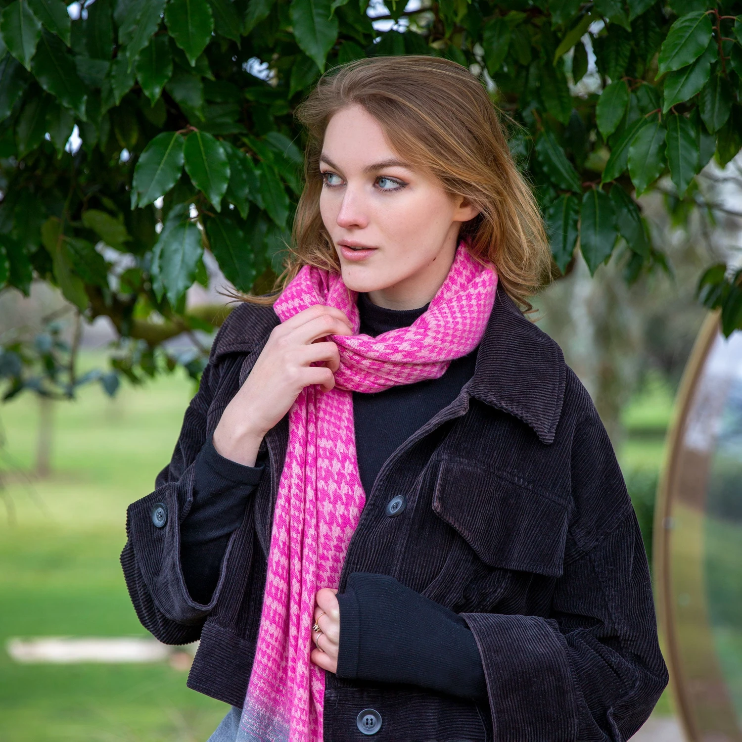 Women’s Dogtooth Scarf With Asymmetric Details And Tassels - Image 4