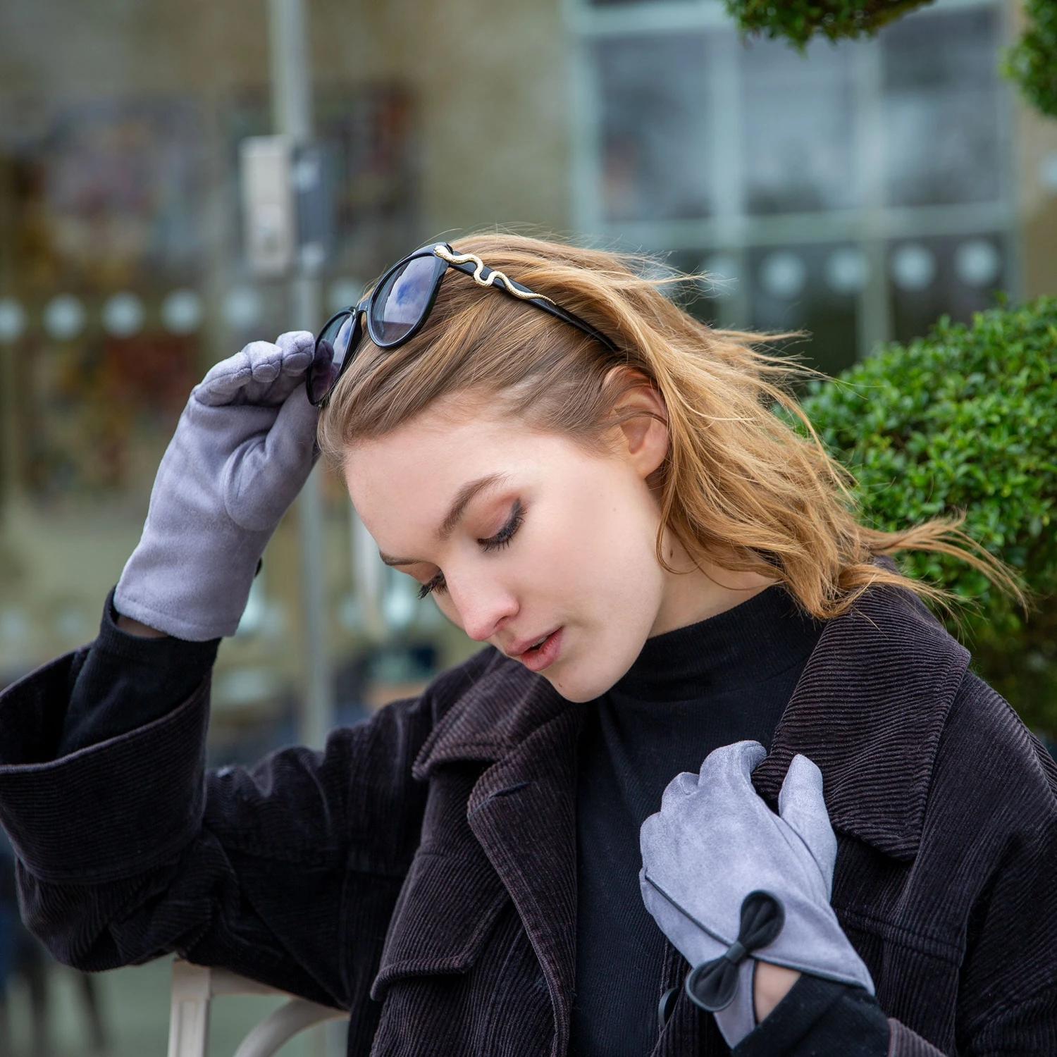 Women’s Touchscreen Velour-Lined Faux Suede Gloves With Contrast Trim And Bow - Image 2