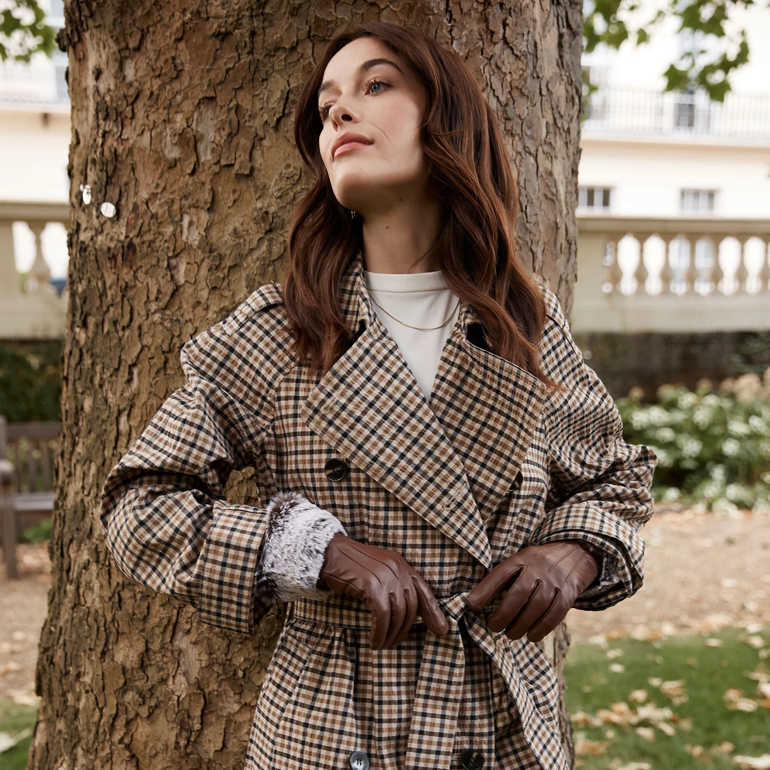 Women’s Touchscreen Three-Point Lined Leather Gloves With Faux Fur Cuffs - Image 12