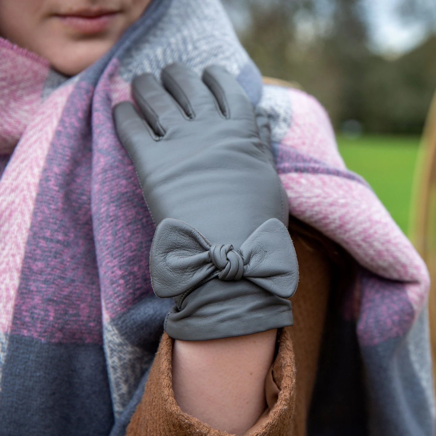 Women’s Touchscreen Wool-Lined Leather Gloves With Bow - Image 2