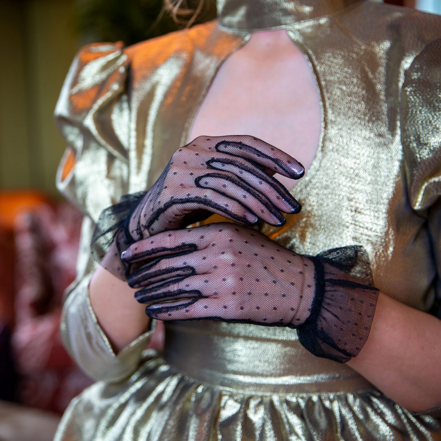 Women’s Tulle Gloves With Frilled Cuff - Image 3